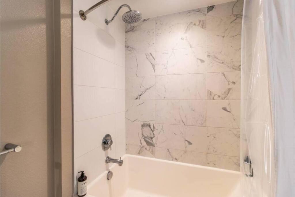 Comfortable & Spacious 2Bdr - 2Bth For 4 Guests In Hollywood Διαμέρισμα Λος Άντζελες Εξωτερικό φωτογραφία